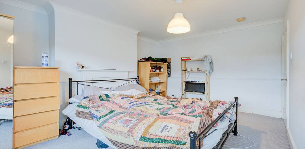 			2 Bedroom, 1 bath, 1 reception Flat			 Charteris Road, QUEENS PARK